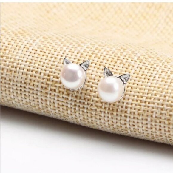 Pearl Silver Kitten Cat Fashion Earrings - Picture 1 of 3
